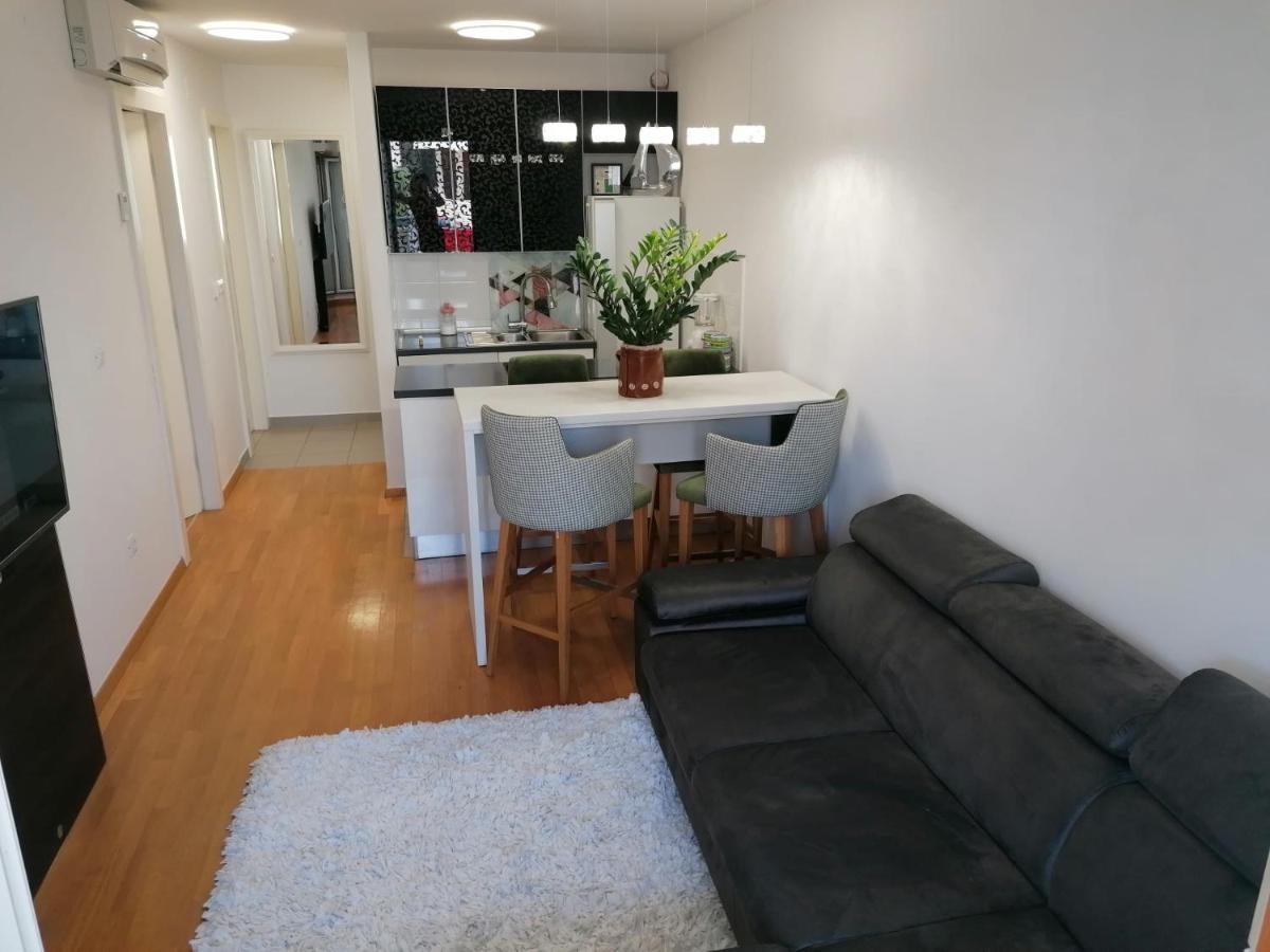 Nice Split Apartment With Underground Garage *